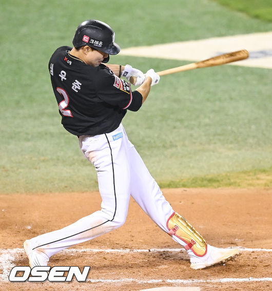 6회초 1사 1,3루 KT 심우준이 1타점 적시타를 날리고 있다. 2021.10.14 / soul1014@osen.co.kr