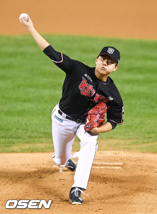 1회말 KT 선발투수 소형준이 역투하고 있다. 2021.10.14 / soul1014@osen.co.kr