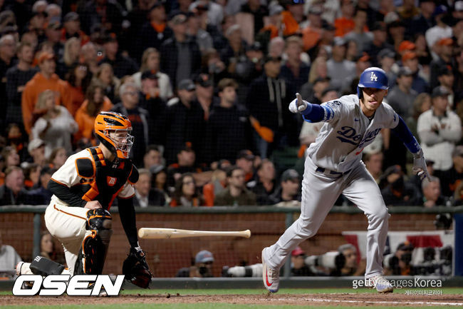 [사진] 다저스는 2021년 10월 15일(한국시간) 미국 캘리포니아주 샌프란시스코 오라클 파크에서 열린 샌프란시스코와 2021 메이저리그 포스트시즌 내셔널리그 디비전시리즈 5차전에서 2-1 승리를 거뒀다. 9회 코디 벨린저의 결승타가 터졌고 맥스 슈어저가 1점 차 승리를 지켰다. ⓒGettyimages(무단전재 및 재배포 금지)