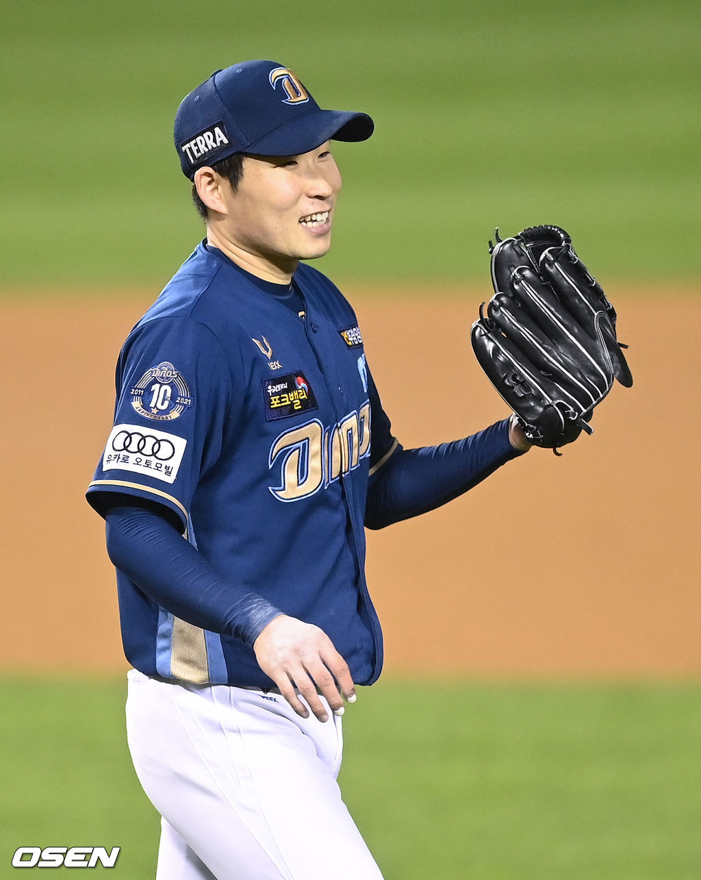 7회말 무사 1루 두산 김재환의 병살타때 NC 이재학 투수가 미소 짓고 있다.   2021.10.15 / soul1014@osen.co.kr