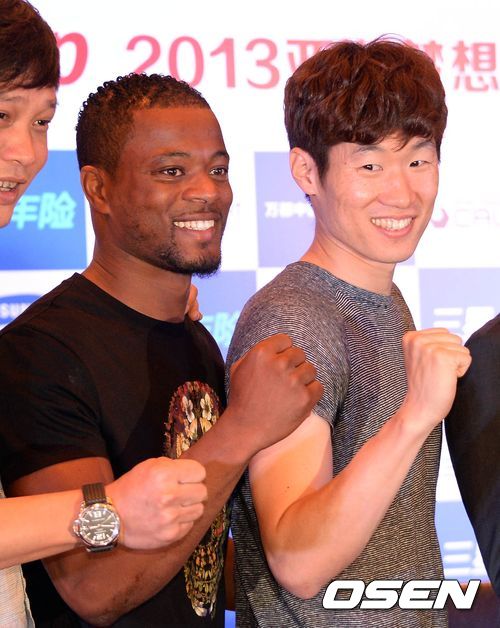 파트리스 에브라와 박지성 / OSEN DB