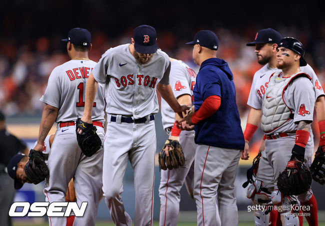 [사진] 세일은 2021년 10월 16일(한국시간) 미국 텍사스주 휴스턴 미닛 메이드파크에서 열린 휴스턴 애스트로스와 2021 메이저리그 포스트시즌 아메리칸리그 챔피언십시리즈 1차전에서 선발 등판해 조기 강판됐다. ⓒGettyimages(무단전재 및 재배포 금지)