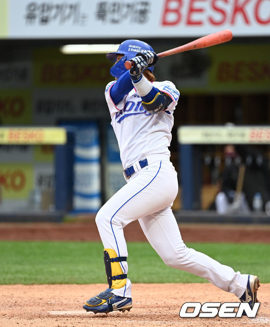 7회말 2사 1,2루에서 삼성 김상수가 우중간 2타점 적시 2루타를 치고 있다. 2021.10.16 /sunday@osen.co.kr