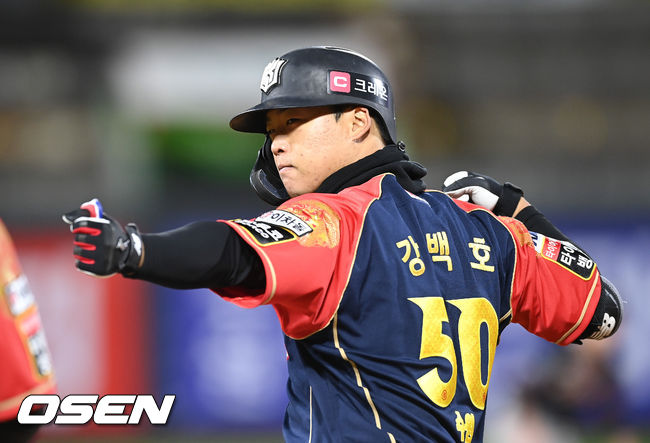 5회말 2사 2,3루 KT 강백호가 2타점 적시타를 날린뒤 세리머니를 하고 있다. 2021.10.16 / soul1014@osen.co.krㅁ