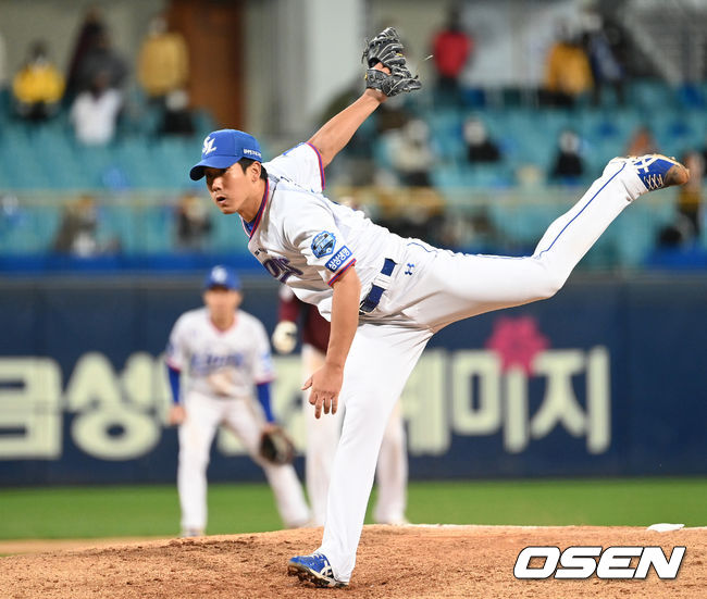 16일 오후 대구삼성라이온즈파크에서 ’2021 신한은행 SOL KBO리그’ 삼성 라이온즈와 키움 히어로즈의 더블헤더 2차전 경기가 열렸다.8회초 삼성 이상민이 역투하고 있다. 2021.10.16 /sunday@osen.co.kr