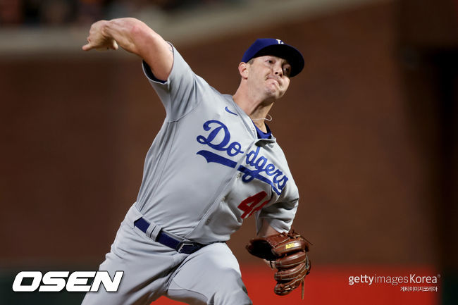 [사진] LA 다저스의 불펜 투수 코리 크네이블이 애틀랜타 브레이브스와 챔피언십시리즈 1차전에 선발 투수로 등판했다. ⓒGettyimages(무단전재 및 재배포 금지)