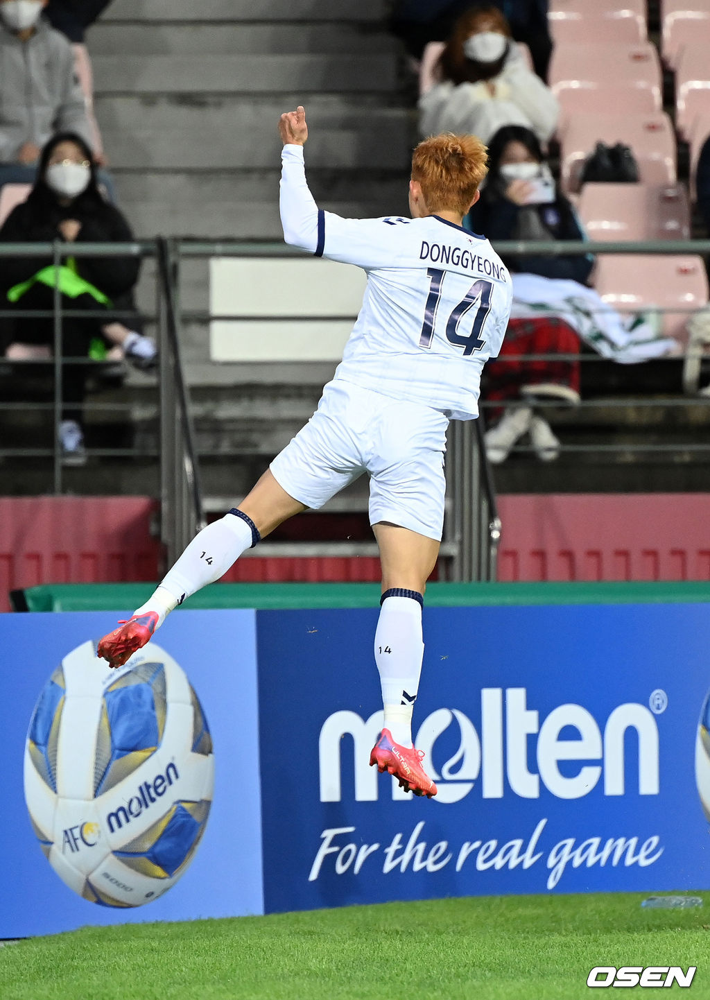 17일 전주월드컵경기장에서 열린 ‘2021 아시아축구연맹(AFC) 챔피언스리그(ACL)’ 8강전, 후반 연장 결승골을 성공시킨 이동경이 환호하고 있다. 2012.10.17 /sunday@osen.co.kr