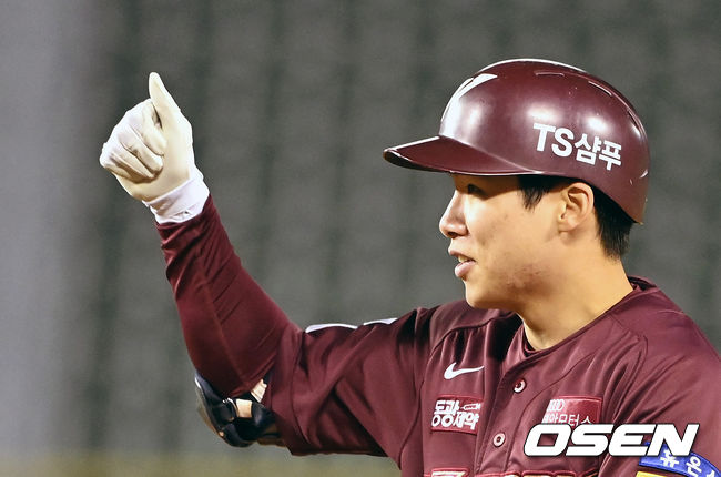 5회초 1사 2,3루에서 키움 김혜성이 2타점 역전 적시타를 날리고 기뻐하고 있다.  2021.10.20 /jpnews@osen.co.kr