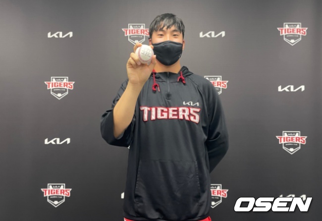 KIA 마무리 정해영이 10월 20일 KT위즈와 광주경기에서 최연소 30세이브를 달성했다.