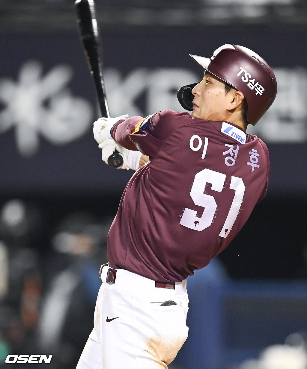 5회초 키움 선두타자 이정후가 안타를 날리고 있다. 타격 슬럼프는 이제 끝 3안타 경기 완성. 2021.10.21 / soul1014@osen.co.kr