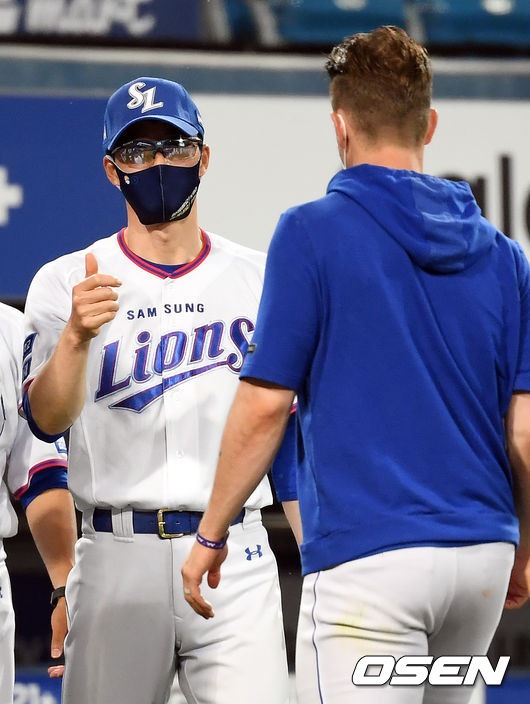 삼성 라이온즈 허삼영 감독과 외국인 투수 데이비드 뷰캐넌 / OSEN DB