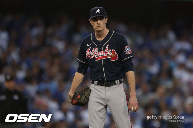 [사진] 애틀랜타 프리드는 2021년 10월 22일(한국시간) 미국 캘리포니아주 로스앤젤레스 다저 스타디움에서 열린 다저스와 2021 메이저리그포스트시즌 내셔널리그 챔피언십시리즈 5차전에서 선발 등판해 4⅔이닝 동안 8피안타(2피홈런) 3탈삼진 3사사구 5실점을 기록했다. ⓒGettyimages(무단전재 및 재배포 금지)
