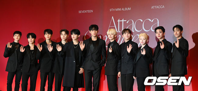 22일 오후 서울 콘래드 서울 파크볼룸에서 세븐틴 미니 9집 ‘Attacca’ 발매 기념 온∙오프라인 글로벌 기자간담회 열렸다.<br /><br />세븐틴이 포토타임을 하고 있다.  2021.10.22 /jpnews@osen.co.kr