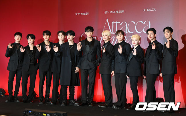 22일 오후 서울 콘래드 서울 파크볼룸에서 세븐틴 미니 9집 ‘Attacca’ 발매 기념 온∙오프라인 글로벌 기자간담회 열렸다.<br /><br />세븐틴이 포토타임을 하고 있다.  2021.10.22 /jpnews@osen.co.kr