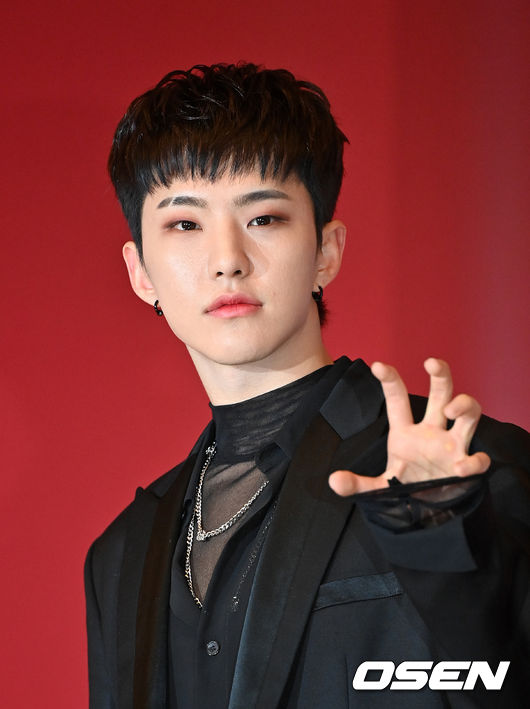22일 오후 서울 콘래드 서울 파크볼룸에서 세븐틴 미니 9집 ‘Attacca’ 발매 기념 온∙오프라인 글로벌 기자간담회 열렸다.<br /><br />세븐틴 호시가 포토타임을 하고 있다. 2021.10.22 /jpnews@osen.co.kr