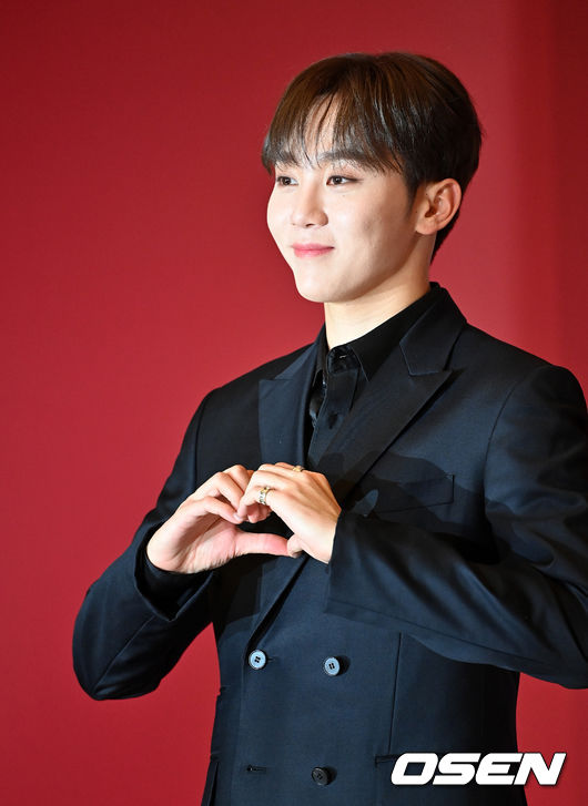 22일 오후 서울 콘래드 서울 파크볼룸에서 세븐틴 미니 9집 ‘Attacca’ 발매 기념 온∙오프라인 글로벌 기자간담회 열렸다.<br /><br />세븐틴 승관이 포토타임을 하고 있다. 2021.10.22 /jpnews@osen.co.kr