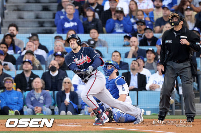 [사진] 애틀랜타는 2021년 10월 22일(한국시간) 미국 캘리포니아주 로스앤젤레스 다저 스타디움에서 열린 다저스와 2021 메이저리그포스트시즌 내셔널리그 챔피언십시리즈 5차전에서 역전패를 당했다. 듀발이 침묵했다.  ⓒGettyimages(무단전재 및 재배포 금지)