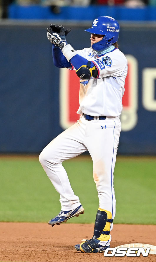 22일 오후 대구삼성라이온즈파크에서 ’2021 신한은행 SOL KBO리그’ 삼성 라이온즈와 KT 위즈의 경기가 열렸다.4회말 무사 주자 만루 삼성 김상수가 좌중간 싹쓸이 3타점 적시 2루타를 날린 후 2루에서 기뻐하고 있다. 2021.10.22 / rumi@osen.co.kr