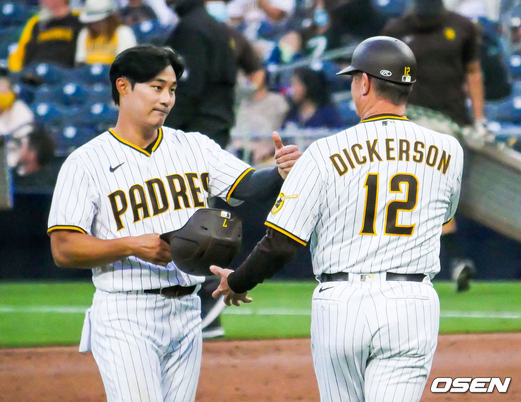 [OSEN=샌디에이고, 이사부 통신원] 김하성과 바비 디커슨 코치. /lsboo@osen.co.kr