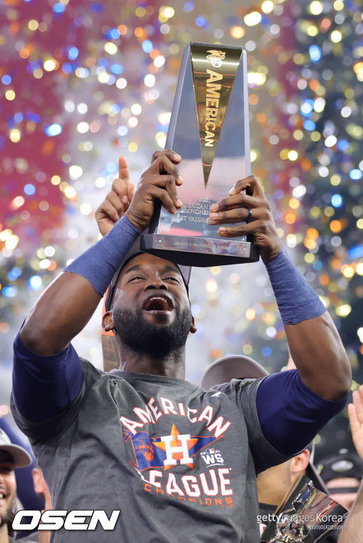 [사진] 휴스턴은 2021년 10월 23일(한국시간) 미국 텍사스주 휴스턴 미닛 메이드 파크에서 열린 보스턴 레드삭스와 2021 메이저리그 포스트시즌 아메리칸리그 챔피언십시리즈 6차전에서 5-0 승리를 거뒀다. 알바레스가 시리즈 MVP로 뽑혔다. ⓒGettyimages(무단전재 및 재배포 금지)