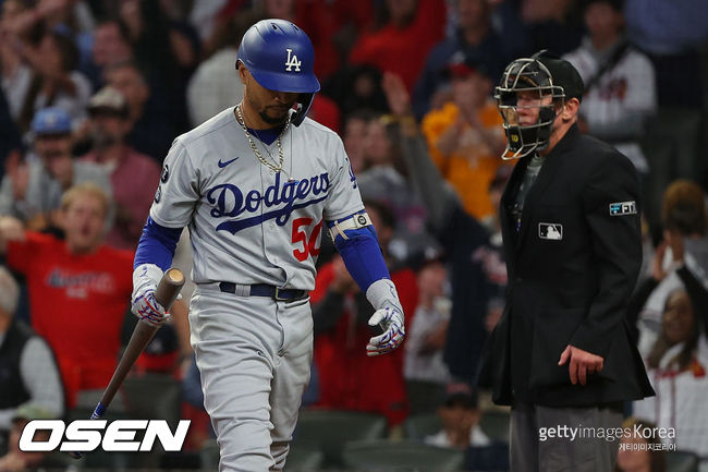 [사진] 다저스 무키 베츠가 5회 삼진을 당한 뒤 고개를 숙이고 있다. ⓒGettyimages(무단전재 및 재배포 금지)