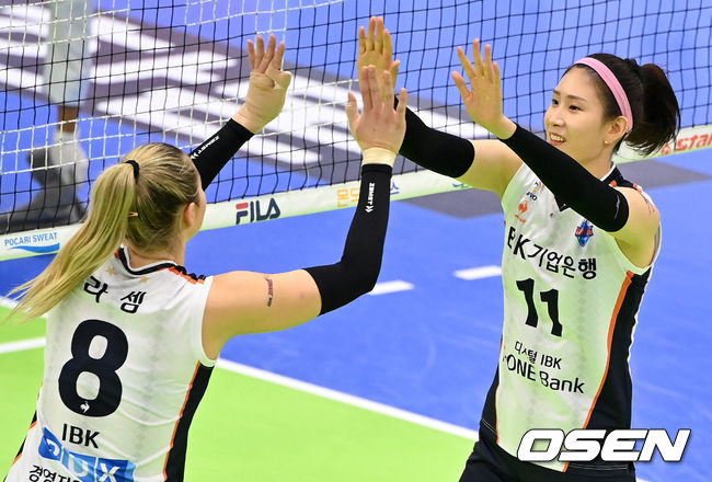 IBK 기업은행 라셈(왼쪽)과 김수지. / OSEN DB