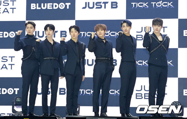27일 오후 서울 광진구 예스24라이브홀에서 저스트비(JUST B)의 첫 번째 싱글 앨범 'JUST BEAT' 발매 기념 쇼케이스가 열렸다.<br /> <br />저스트비가 포즈를 취하고 있다. 2021.10.27 /cej@osen.co.kr