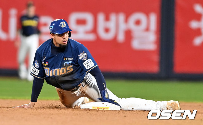 6회초 2사 1루에서 NC 알테어가 2루 도루에 성공하며 20홈런-20도루에 성공하고 있다. 2021.10.27 /jpnews@osen.co.kr