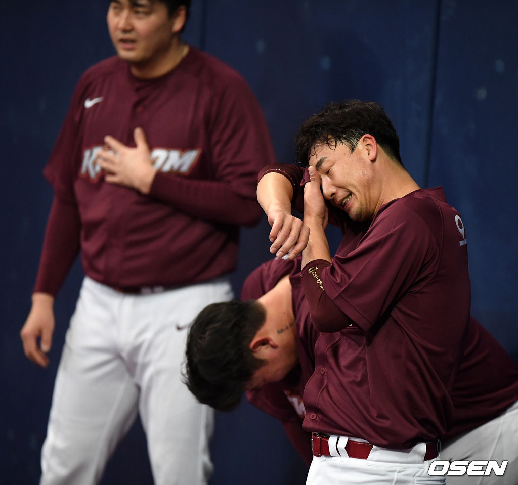 오주원이 러닝을 마치고 땀을 닦아 내고 있다. 2021.02.07 /jpenws@osen.co.kr