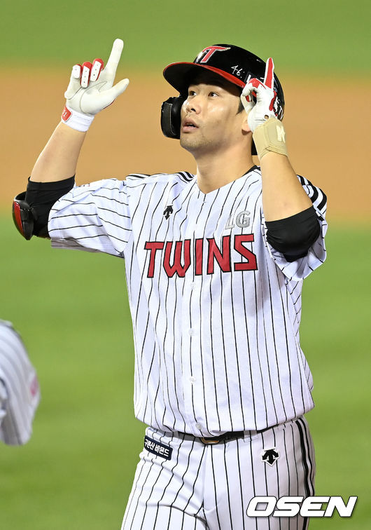 LG 트윈스 홍창기는 올 시즌 290출루를 기록 중이다. 역대 톱3에 등극했다./OSEN DB