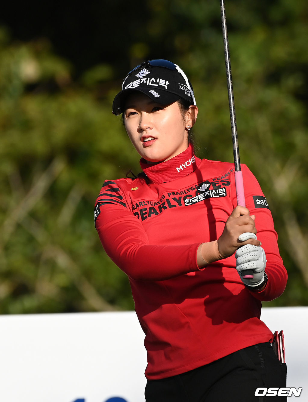 29일 제주 서귀포의 핀크스GC(파72)에서 열린 SK네트웍스·서울경제 레이디스 클래식 2라운드, 박현경(한국토지신탁)이 1번홀 티샷을 하고 있다. 2021.10.29 /sunday@osen.co.kr