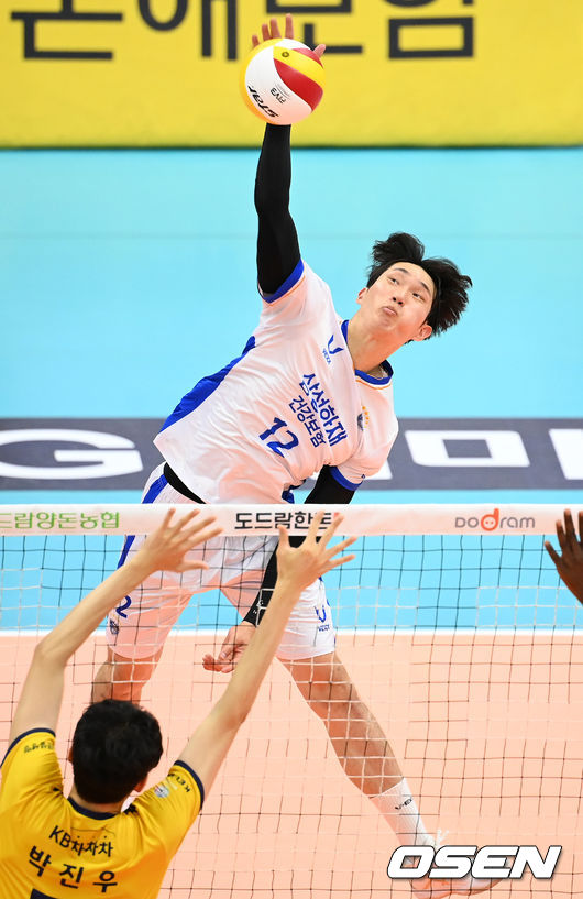 2세트 삼성화재 황경민이 강타를 날리고 있다. 2021.10.29 / rumi@osen.co.kr