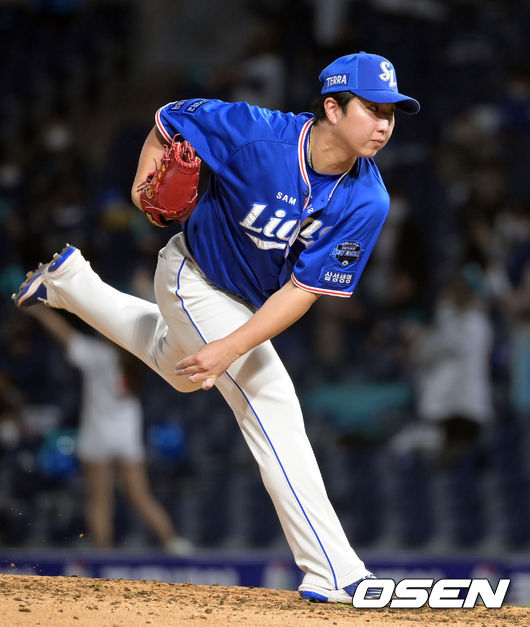 30일 오후 경남 창원 NC파크에서 ‘2021 신한은행 SOL KBO리그’ NC 다이노스와 삼성 라이온즈의 경기가 열렸다.4회말 2사 2,3루에 등판한 삼성 최채흥이 힘차게 공을 던지고 있다. 2021.10.30 /cej@osen.co.k