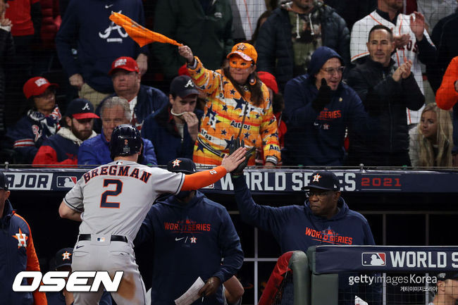 [사진] 베이커 감독이 이끄는 휴스턴은 2021년 11월 1일(한국시간) 트루이스트파크에서 열린 2021 메이저리그 포스트시즌 월드시리즈 애틀랜타 브레이브스와 월드시리즈 5차전에서 9-5 승리를 거뒀다.ⓒGettyimages(무단전재 및 재배포 금지)