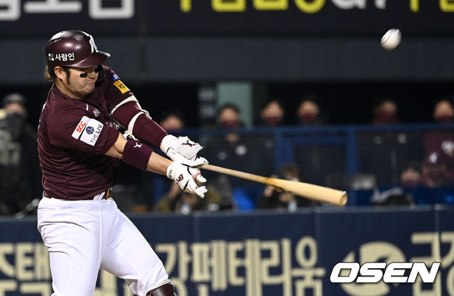 8회초 무사 만루 상황 키움 박병호가 다시 앞서가는 1타점 희생플라이를 날리고 있다. 2021.11.01 / dreamer@osen.co.kr