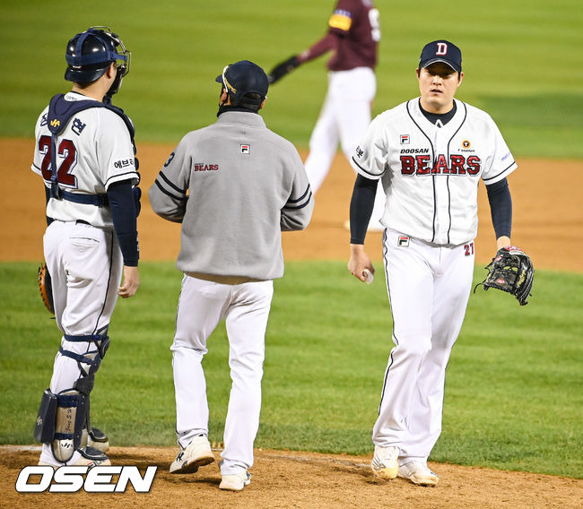 9회초 2사 2루 두산 김강률 투수가 강판되고 있다.  2021.11.01 / soul1014@osen.co.kr