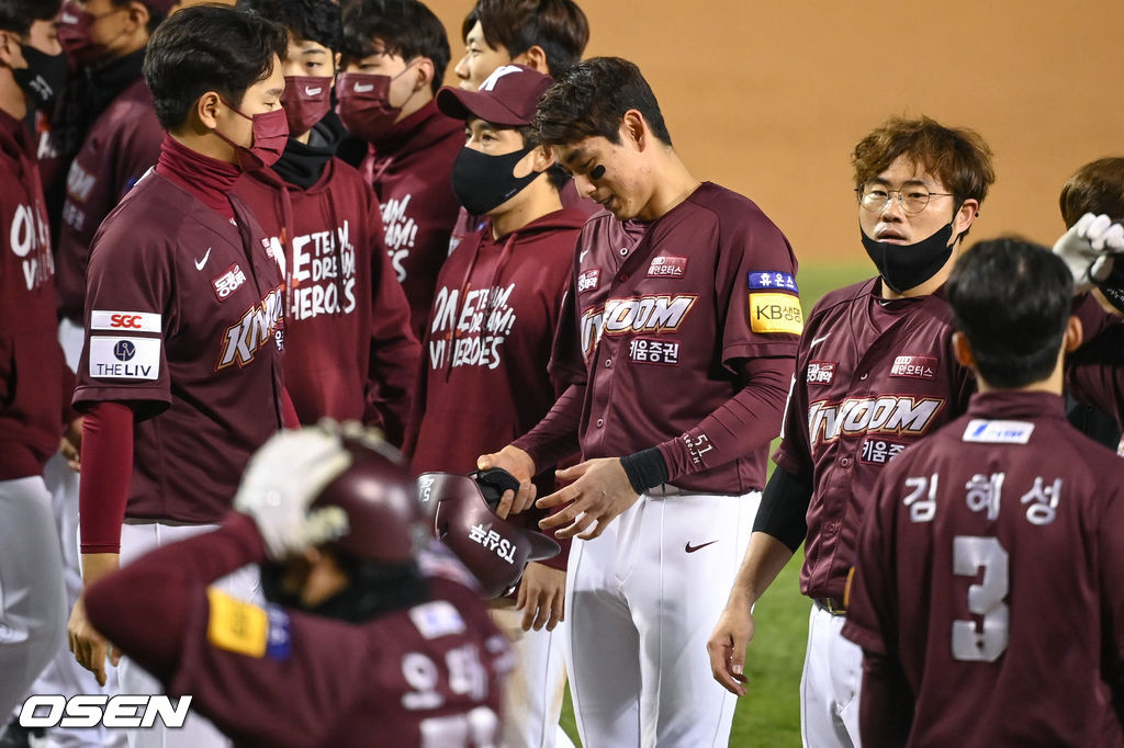 경기종료 후 키움 이정후가 준플레이오프 탈락에 아쉬워하고 있다.   2021.11.02 / soul1014@osen.co.kr