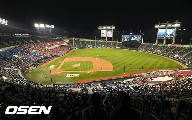 관중수 9525명 찾은 잠실구장. 2021.11.02 / soul1014@osen.co.kr