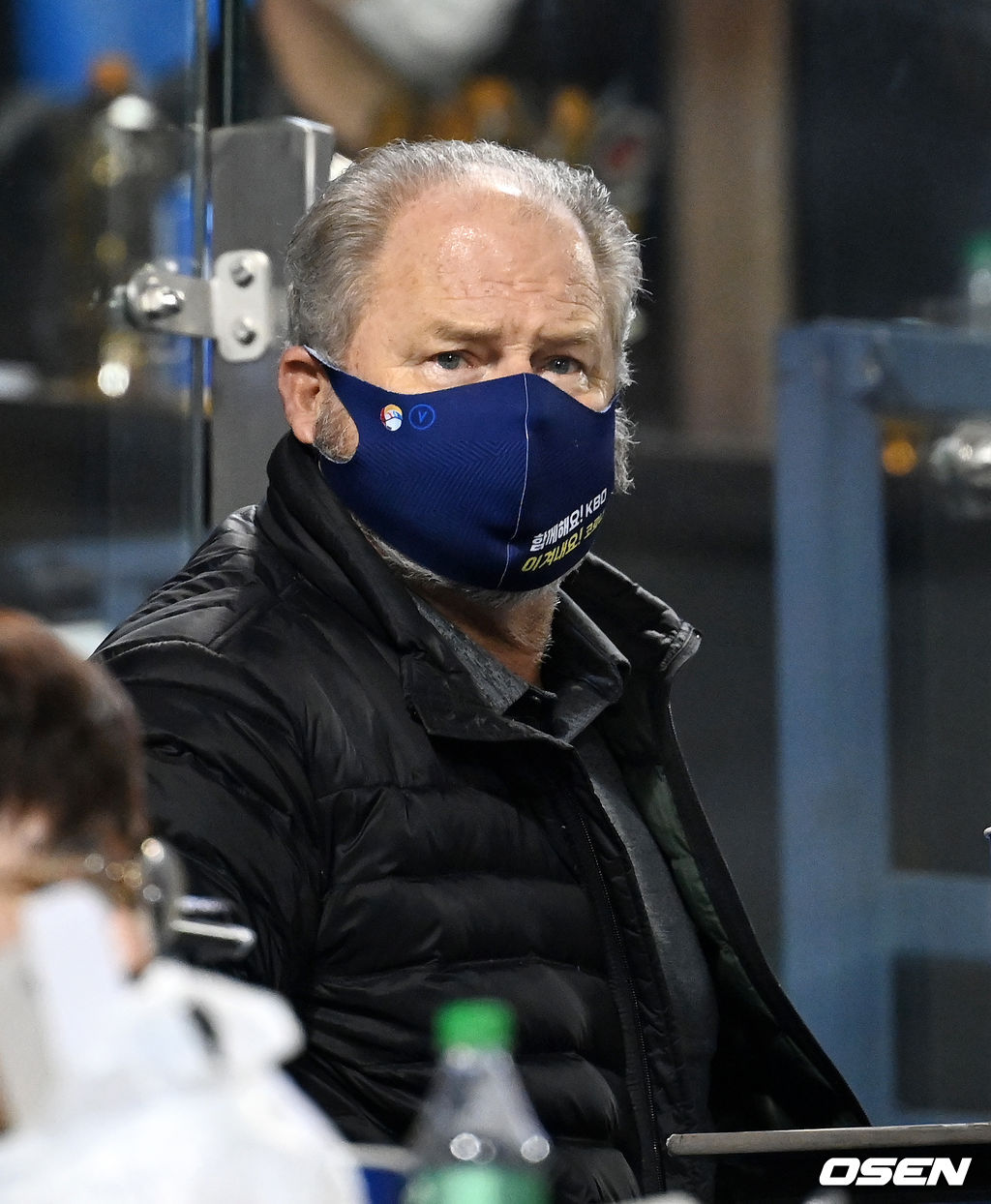 5일 오후 서울 잠실야구장에서 열린 '2021 신한은행 SOL KBO 리그' 포스트시즌 두산 베어스와 LG 트윈스의 준플레이오프(준PO) 2차전, 경기장을 찾은 켈리의 아버지가 아들의 활약을 지켜보고 있다. 2021.11.05 /rumi@osen.co.kr