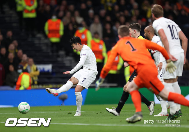[사진] 손흥민이 콘테 감독 데뷔전서 선제골을 터뜨리는 순간ⓒGettyimages(무단전재 및 재배포 금지)