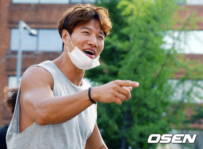터보 김종국이 4일 오전 서울 영등포구 여의도동 KBS 신관공개홀에서 진행된 '뮤직뱅크' 리허설에 참석하고 있다. / eastsea@osen.co.kr