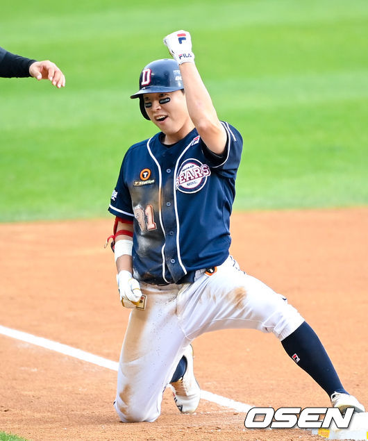 5회초 2사 만루 두산 정수빈이 싹쓸이 3타점 적시 3루타를 날린뒤 환호하고 있다. 2021.11.07 / soul1014@osen.co.kr