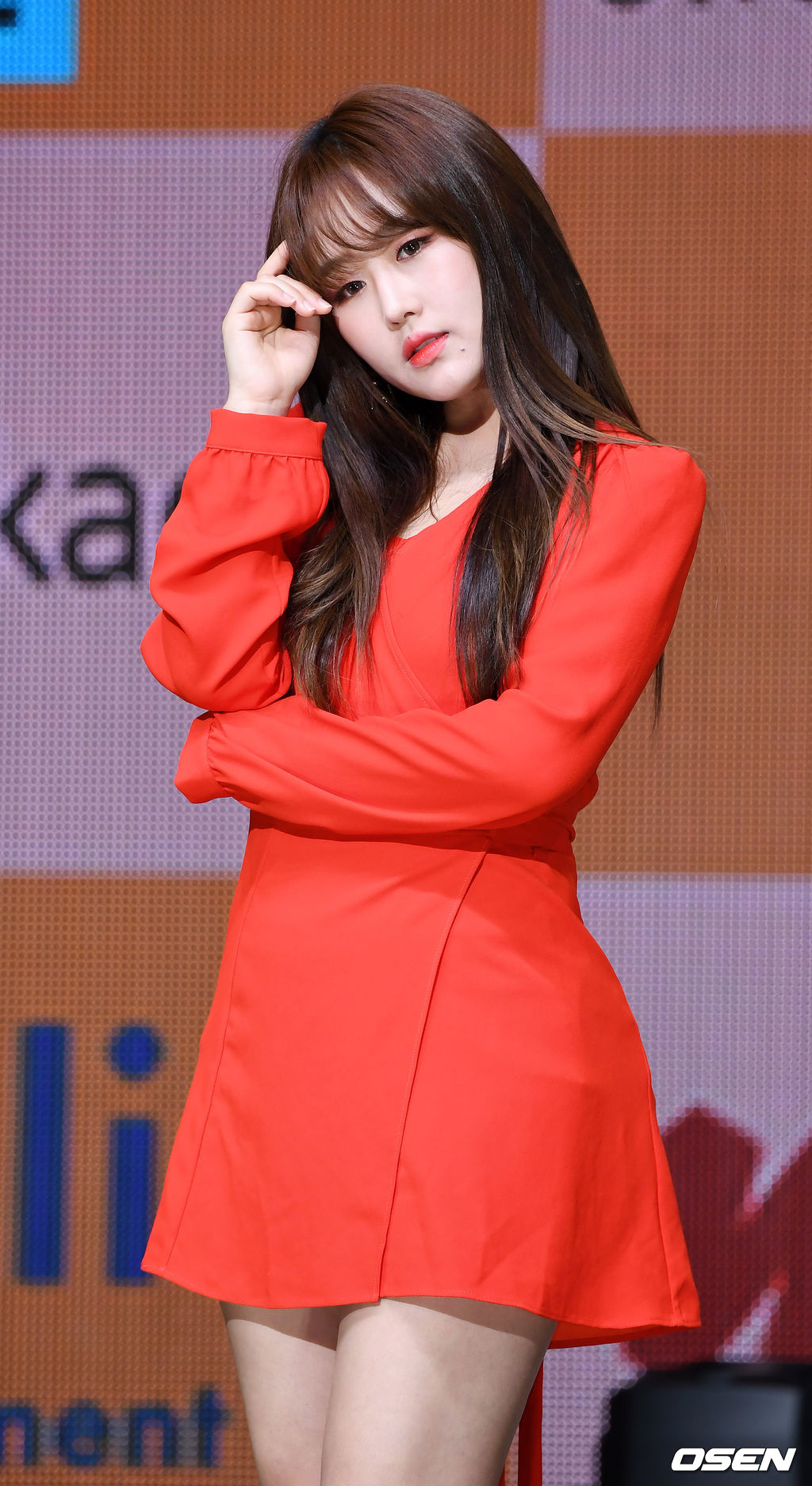러블리즈 베이비소울이 무대 위에서 포토타임을 갖고 있다./rumi@osen.co.kr