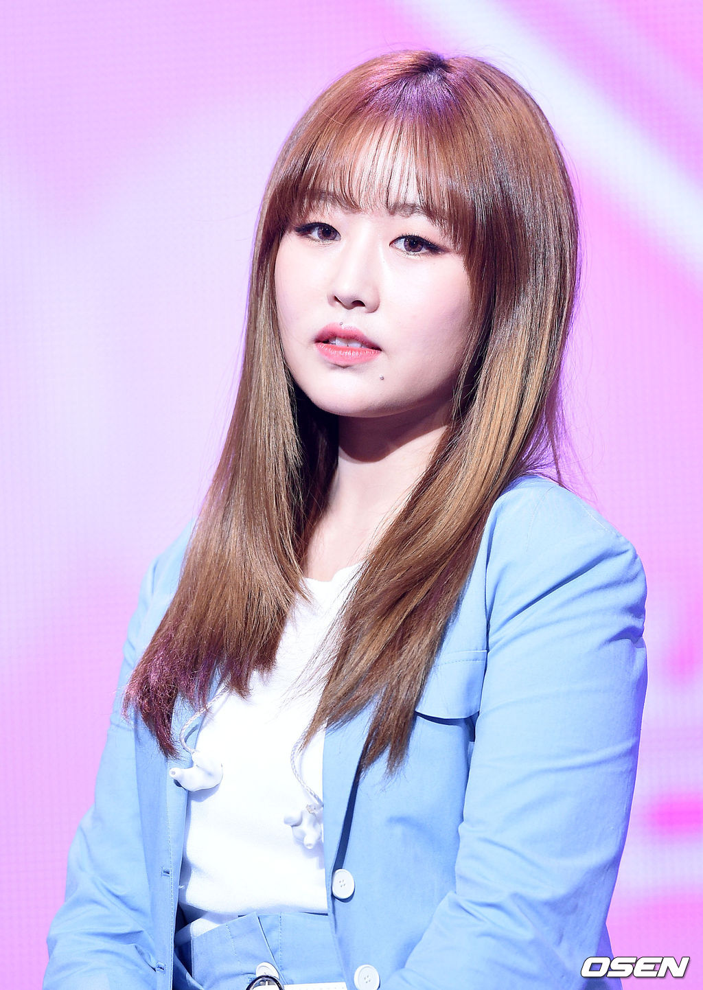 러블리즈 베이비소울이 취재진의 질문을 듣고 있다./sunday@osen.co.kr
