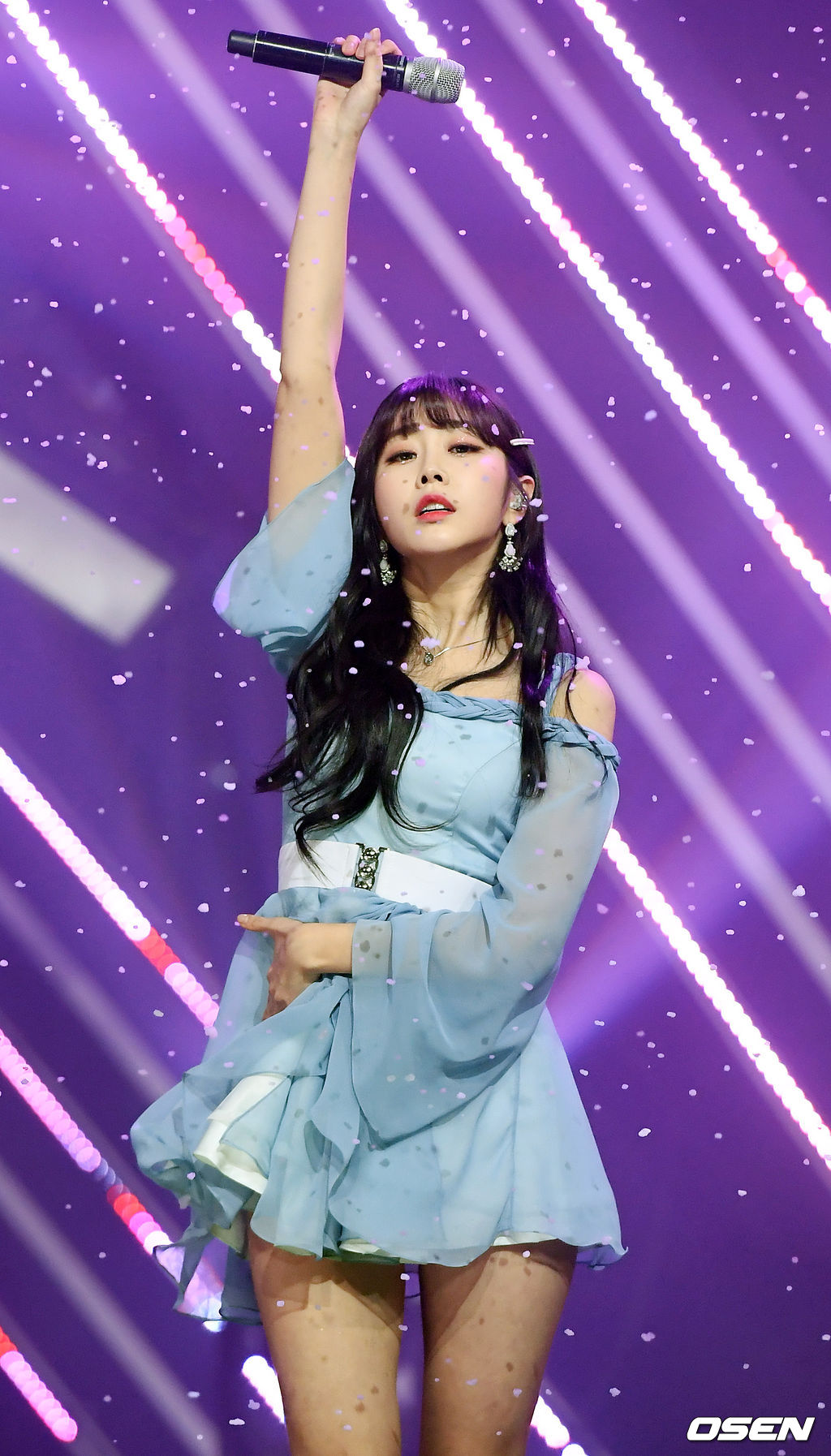 9일 오후 경기도 고양시 일산동구 MBC드림센터에서 진행된 MBC 뮤직 '쇼 챔피언(Show Champion)' 생방송서 러블리즈 서지수가 화려한 무대를 선보이고 있다./ rumi@osen.co.kr