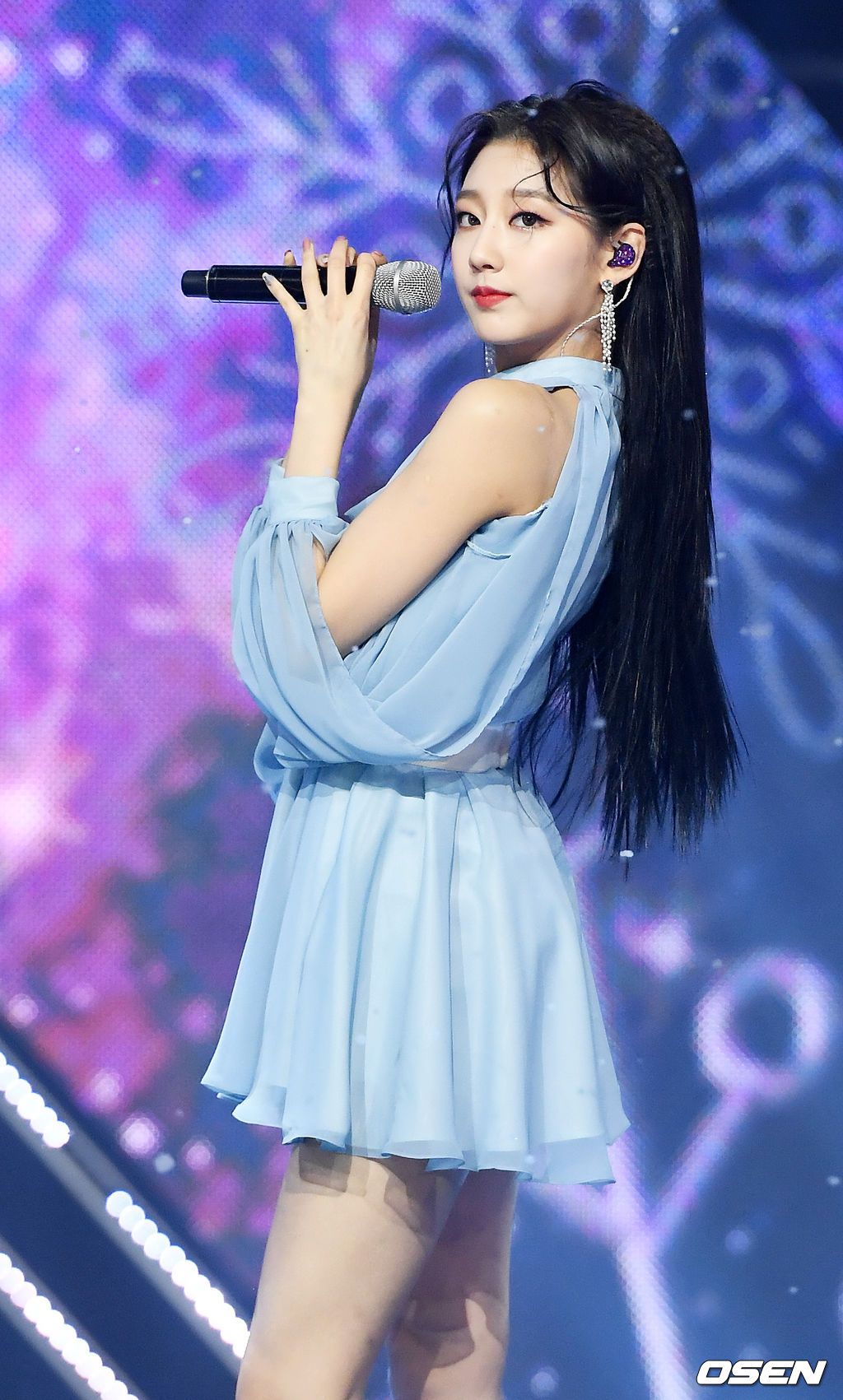 9일 오후 경기도 고양시 일산동구 MBC드림센터에서 진행된 MBC 뮤직 '쇼 챔피언(Show Champion)' 생방송서 러블리즈 정예인이 화려한 무대를 선보이고 있다./ rumi@osen.co.kr