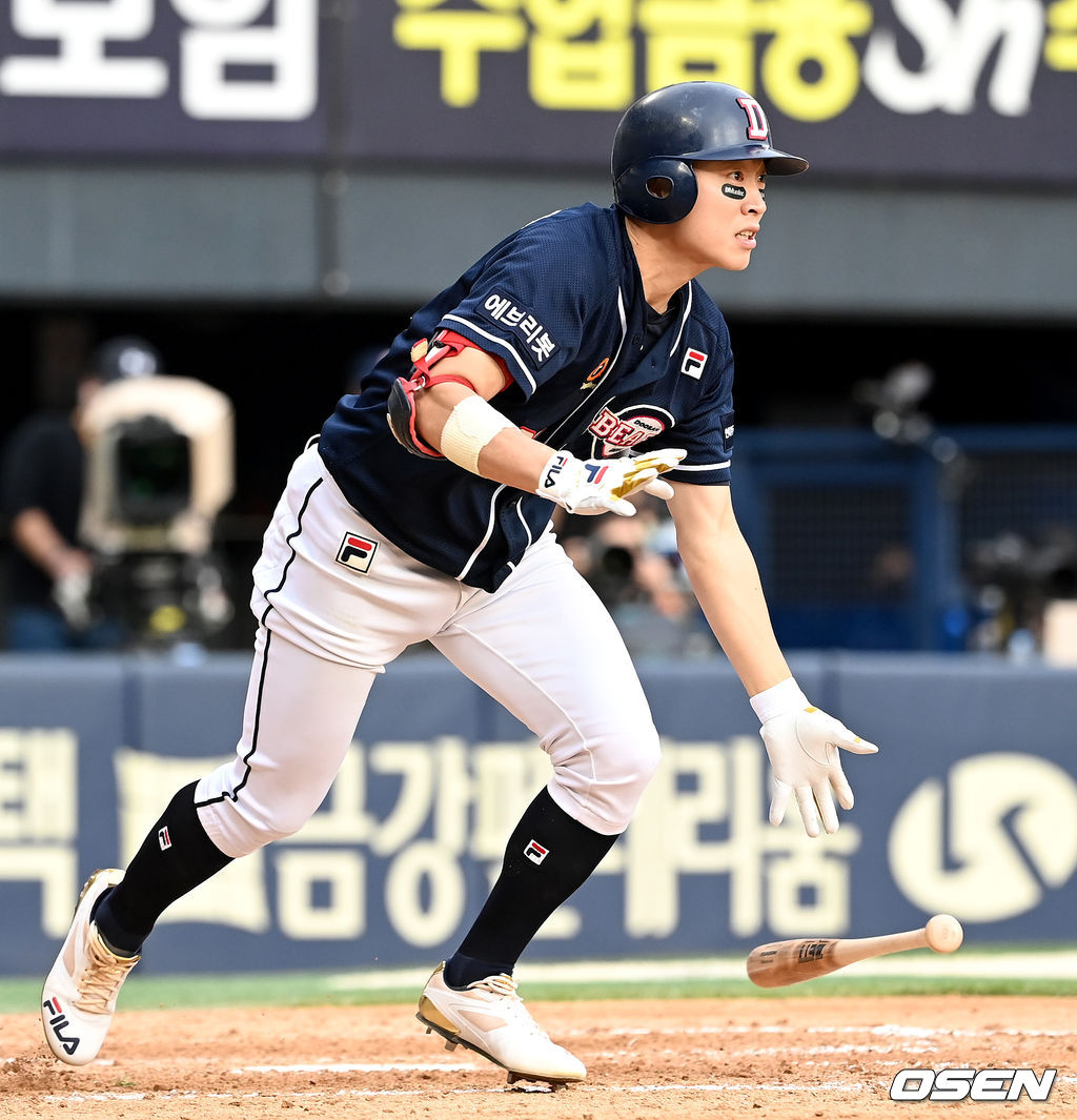 5회초 2사 만루 상황 두산 정수빈이 달아나는 우익수 오른쪽 싹쓸이 3타점 3루타를 날리고 있다. 2021.11.07 / dreamer@osen.co.kr