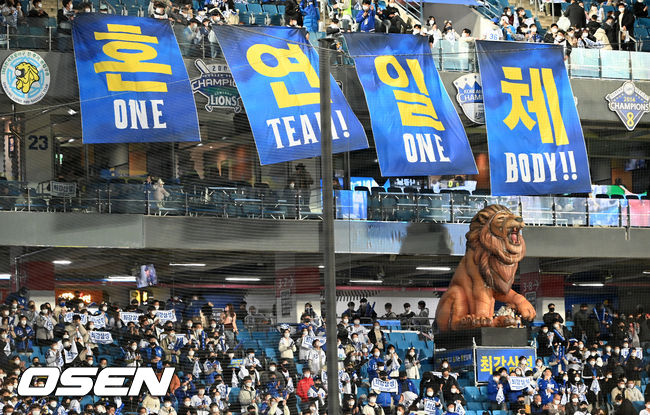 삼성 야구팬들이 열띤 응원을 펼치고 있다. 2021.11.09 /rumi@osen.co.kr