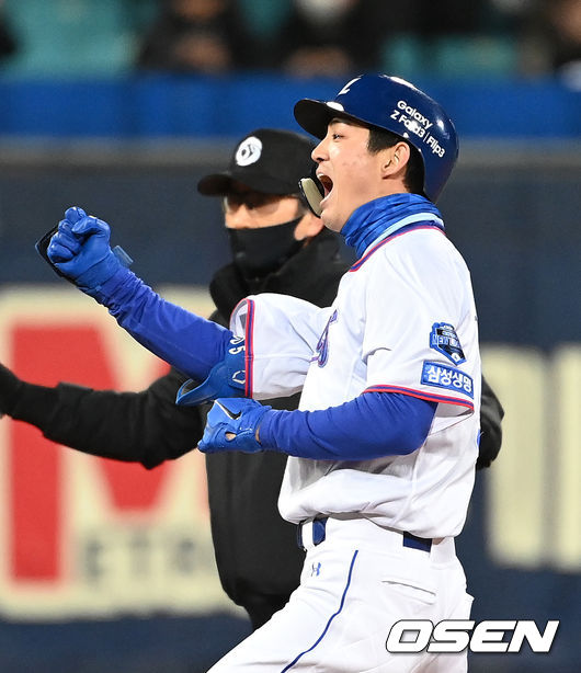 1회말 1사 1루에서 삼성 구자욱이 우중간 적시 2루타를 치고 환호하고 있다. 2021.11.09 /sunday@osen.co.kr