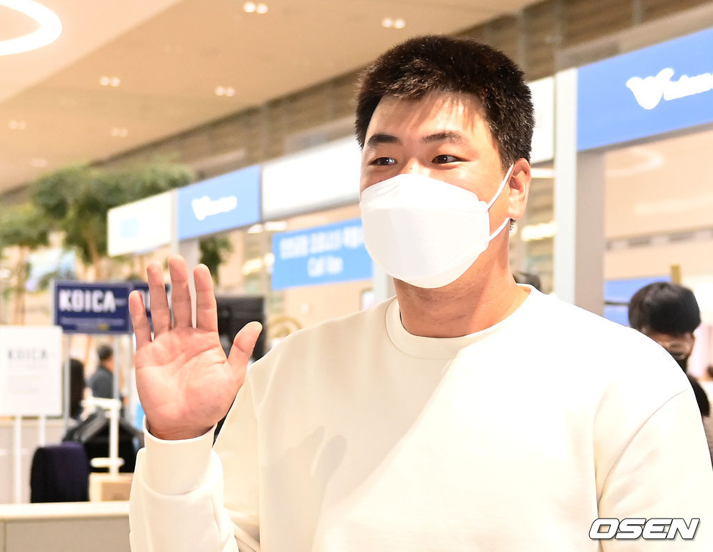 인천국제공항을 통해 입국한 김광현. /OSEN DB